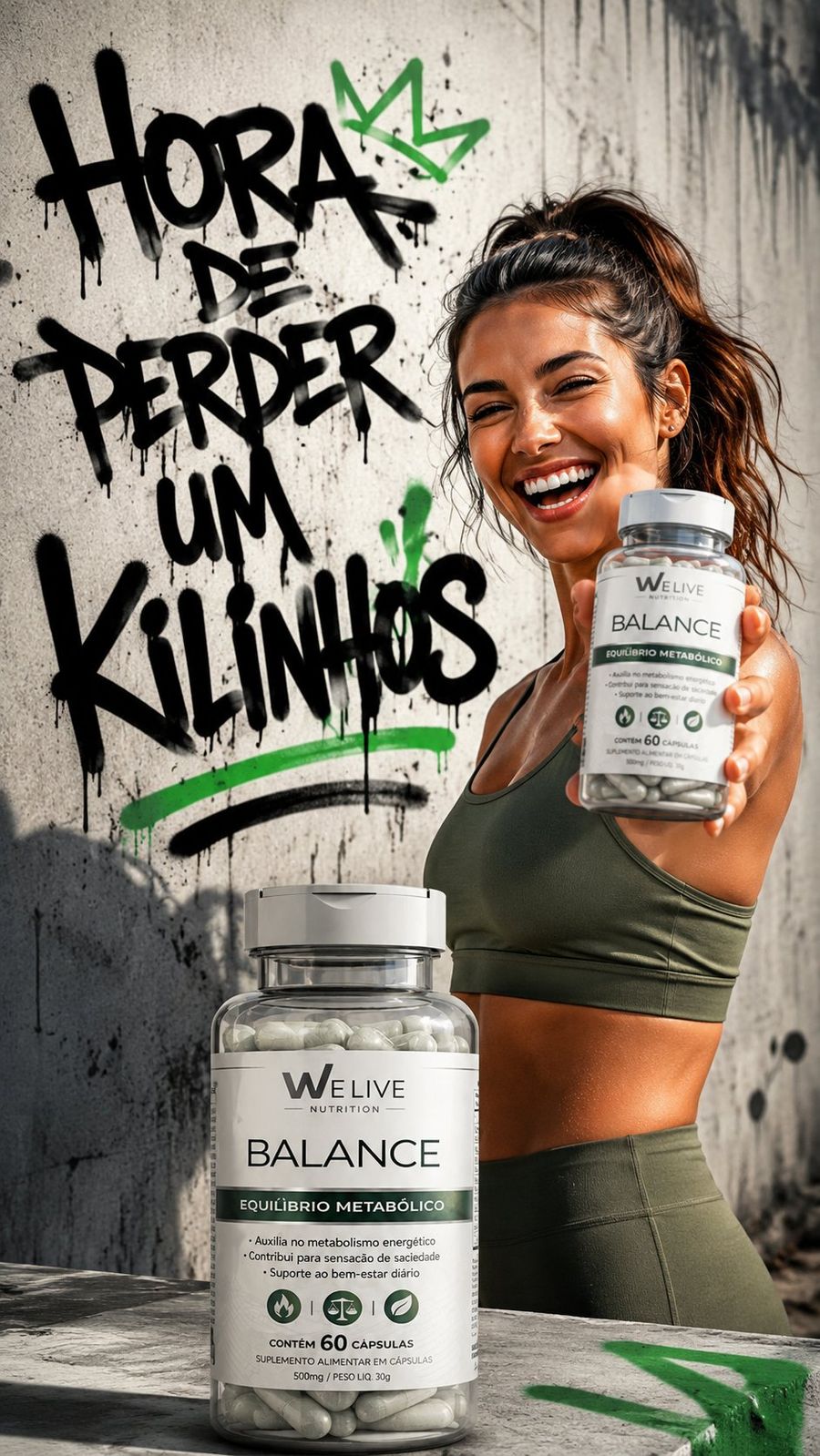 Campanha Welive Balance - Hora de perder uns kilinhos - mulher fitness sorrindo segurando o frasco do equilíbrio metabólico